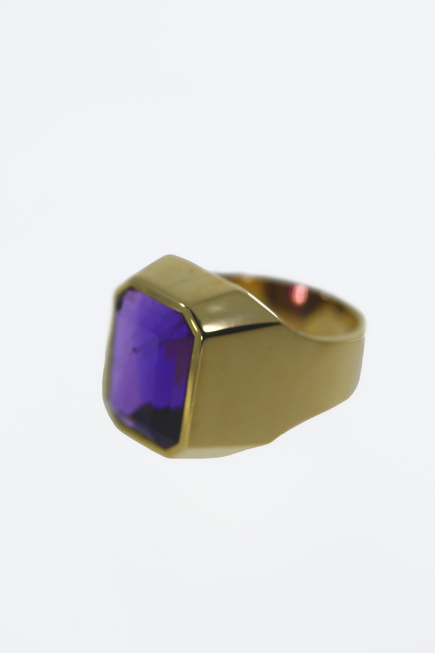 Geschmiedeter Gold Ring mit Amethyst
