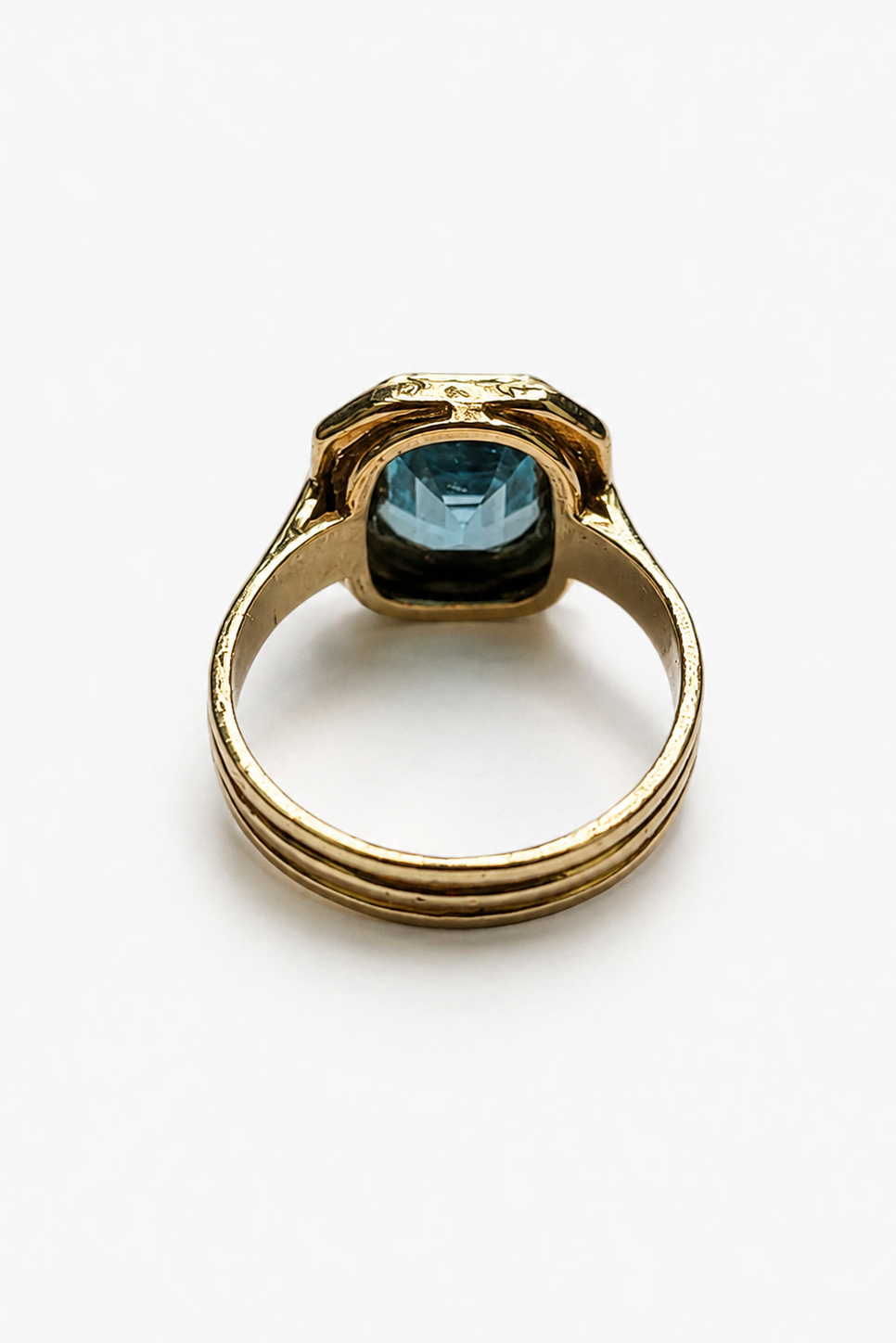 Eleganter Blautopas-Ring in 585 Gelbgold mit Diamantbesatz
