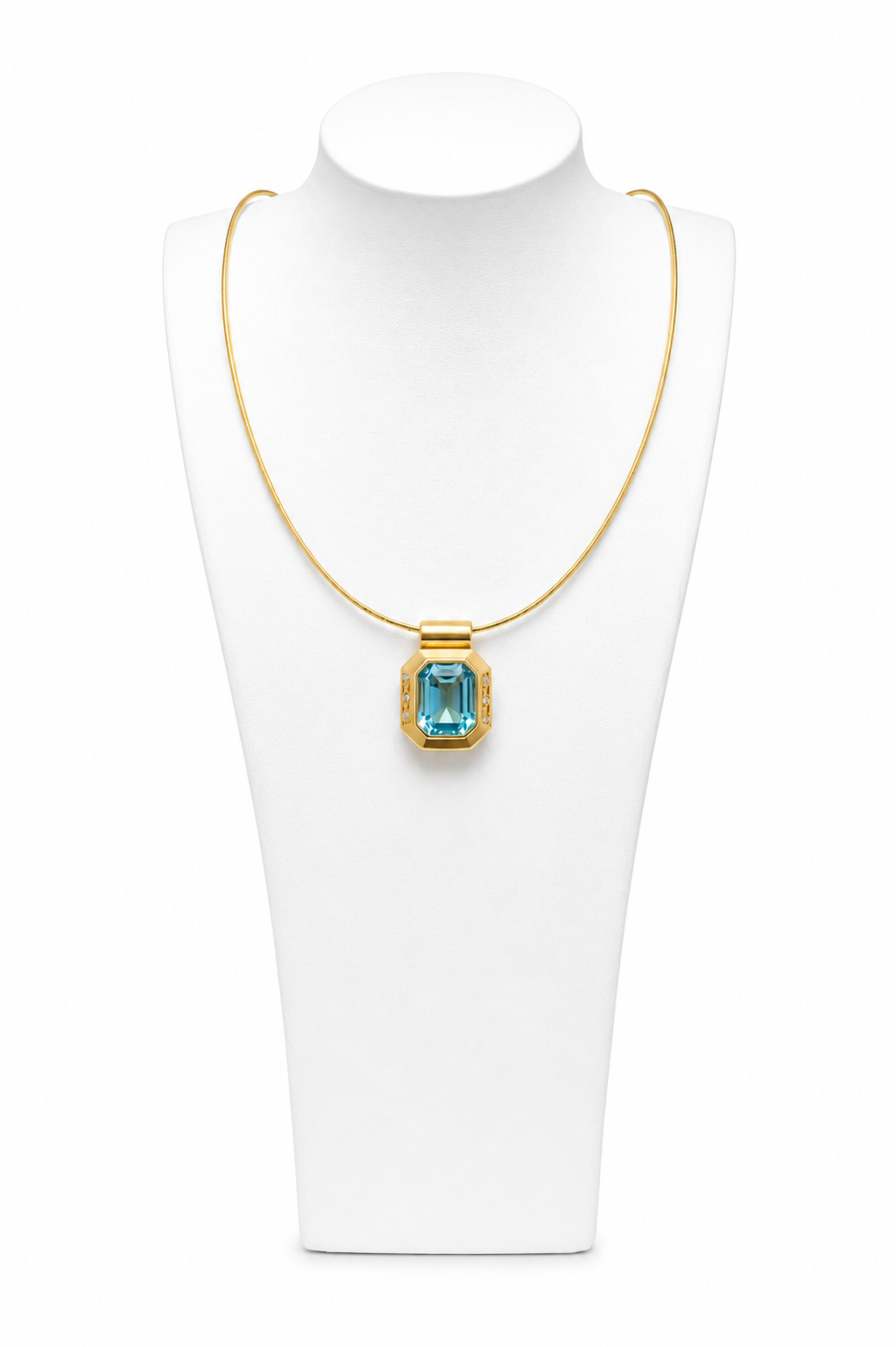 ADIB2472a_Kettenanhaenge_Blautopas_Gold