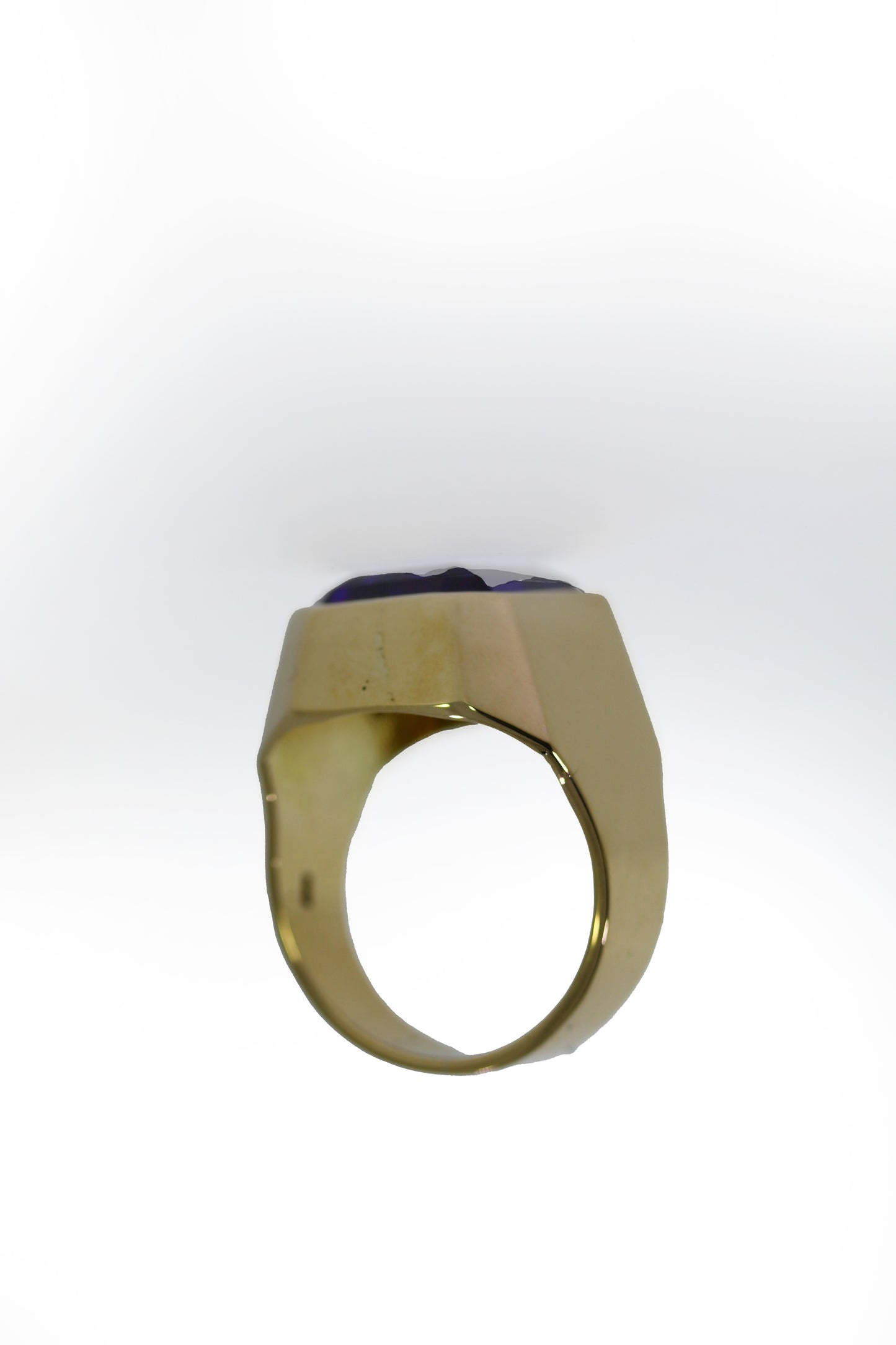 Geschmiedeter Gold Ring mit Amethyst